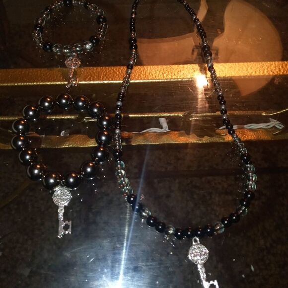 Jewelry bundle of Two - Picture 2 of 16